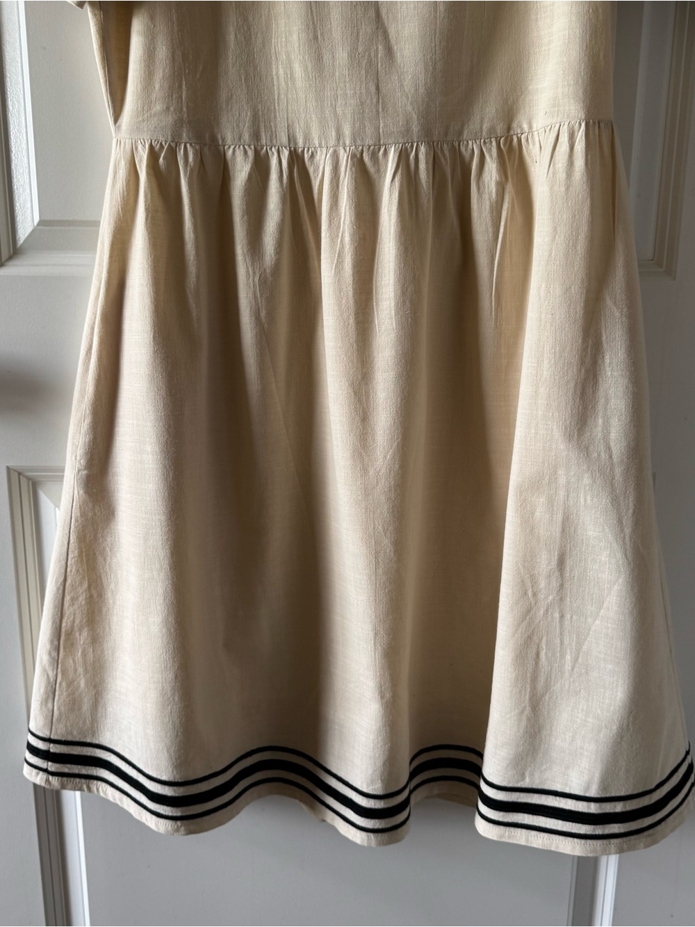 Unknown Brand Cream Short-Sleeve A-Line Dress with Black Trim - Picture 4 of 13